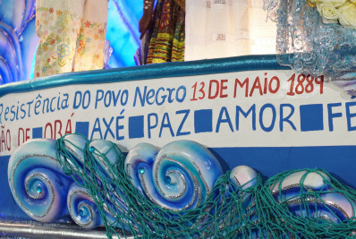 Beija-Flor faz desfile arrasador, levanta Sapucaí e vai brigar pelo bicampeonato do Carnaval