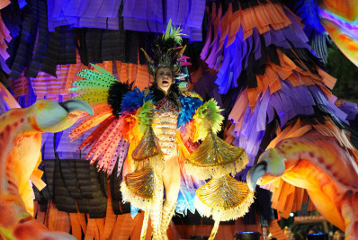 Beija-Flor exibe luxo e beleza em desfile sobre maior candomblé de rua do mundo