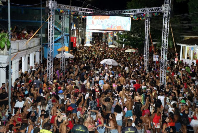 Bois malhadinhos e show de Lohanzinho marcam a terça de Carnaval em Quissamã