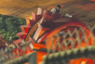 Vídeo: Beija-Flor tem parte de carro alegórico danificado ao passar sob viaduto