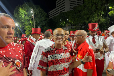 ‘Ganhei na loteria’: Enredo da Viradouro, mestre Ciça destaca emoção na entrada do desfile