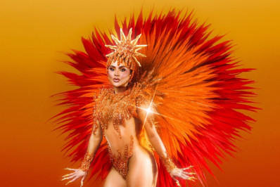 Mileide Mihaile surge deslumbrante para estreia na Unidos da Tijuca