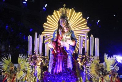 Beija-Flor faz desfile arrasador, levanta Sapucaí e vai brigar pelo bicampeonato do Carnaval