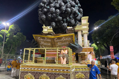 Com enredo sobre Carolina de Jesus, Unidos da Tijuca faz desfile consistente na Sapucaí