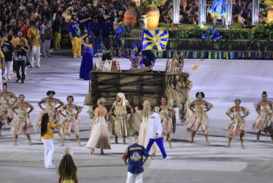 Tijuca encerra segundo dia de desfiles com enredo sobre Carolina de Jesus