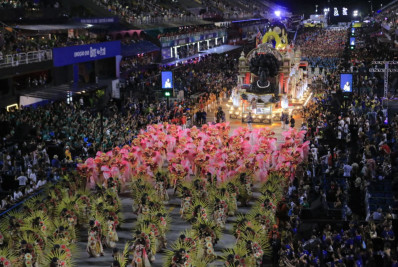 Com enredo sobre Carolina de Jesus, Unidos da Tijuca faz desfile consistente na Sapucaí