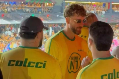 Folia e futebol: Sapucaí reúne astros do gramado