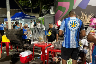 Bateria da Vila Isabel faz churrasco antes de desfile
