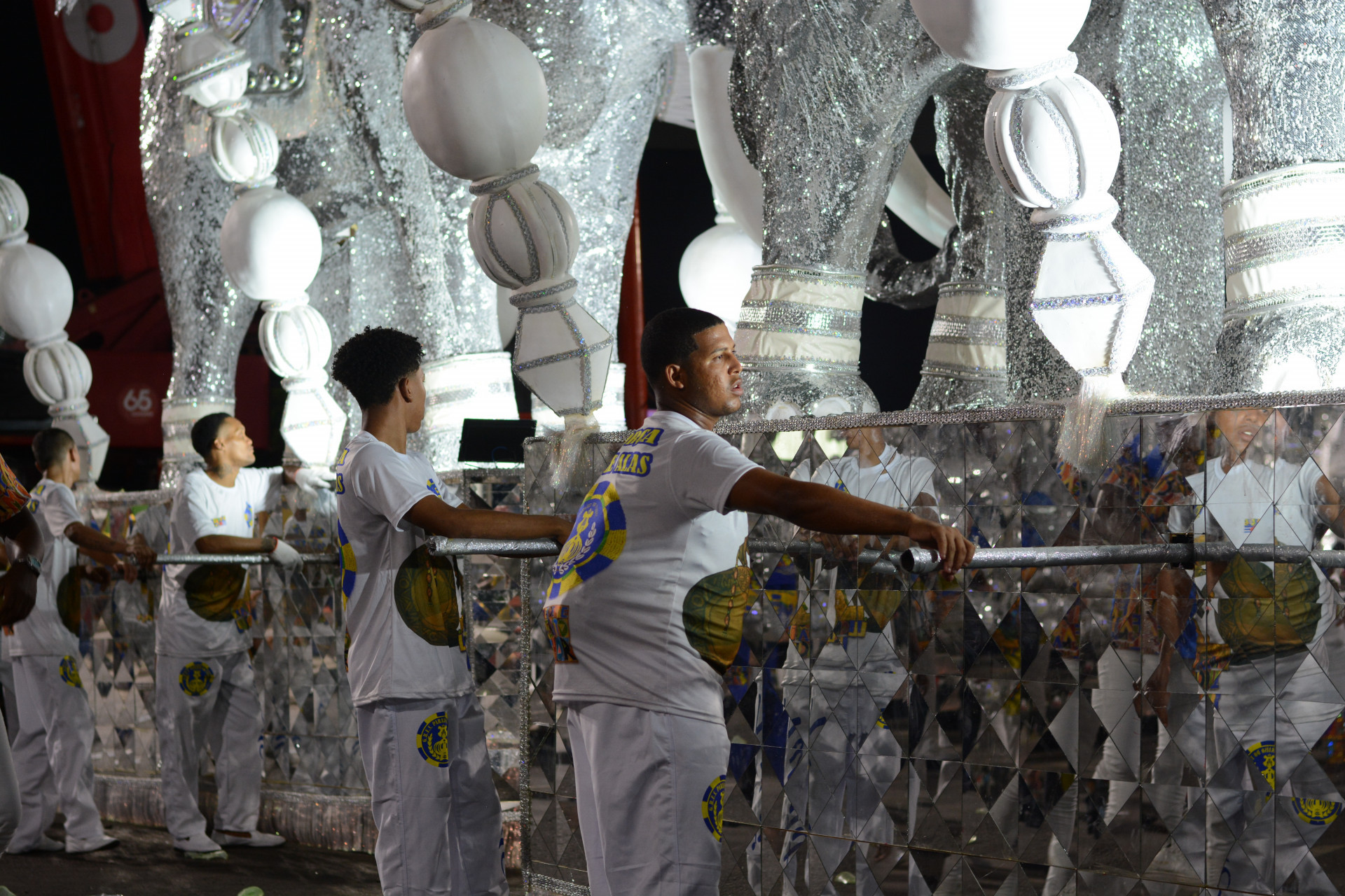 Tuiuti teve problemas no acabamento de algumas alegorias e também na evolução - Luiza Monteiro | Riotur