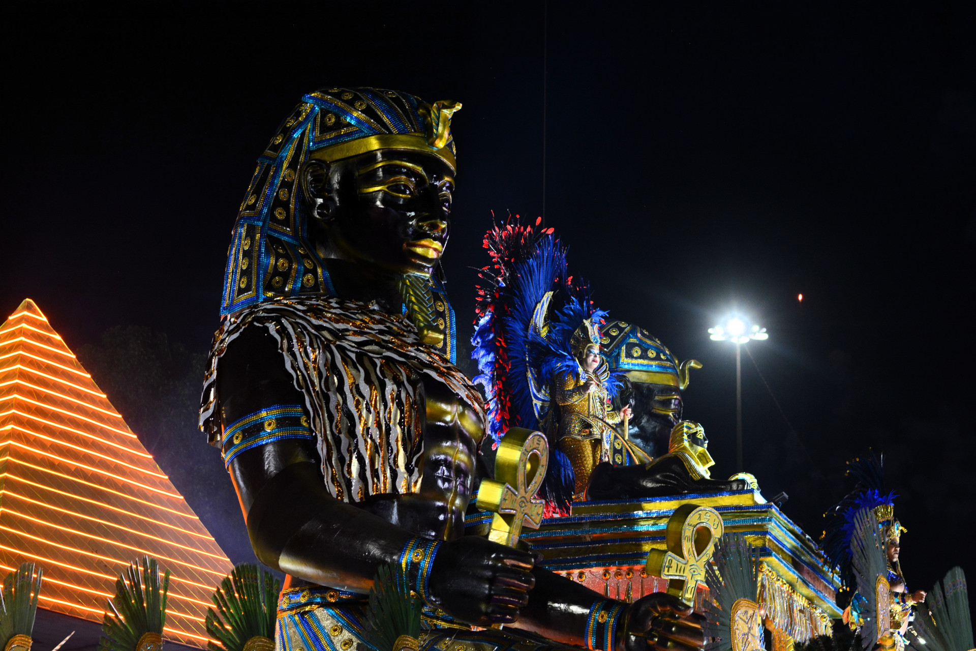 Tuiuti trouxe enredo sobre vertente religiosa afro-cubana ligada ao orixá Orunmilá - Luiza Monteiro | Riotur