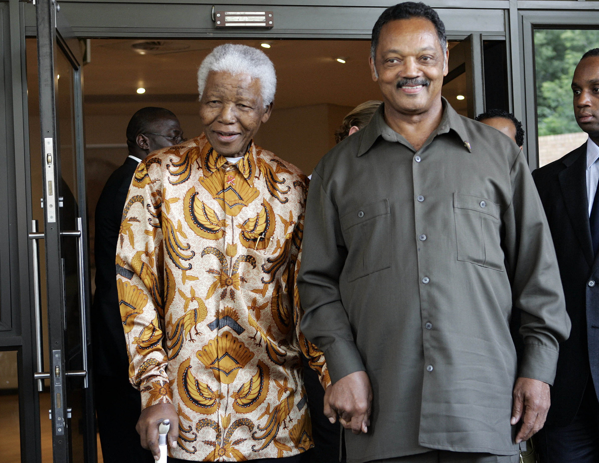 Ex-presidente sul-africano, Nelson Mandela, e o reverendo Jesse Jackson - AFP