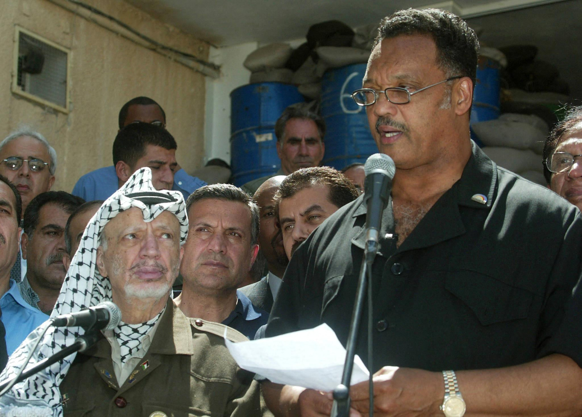 Líder palestino Yasser Arafat e o reverendo Jesse Jackson - AFP