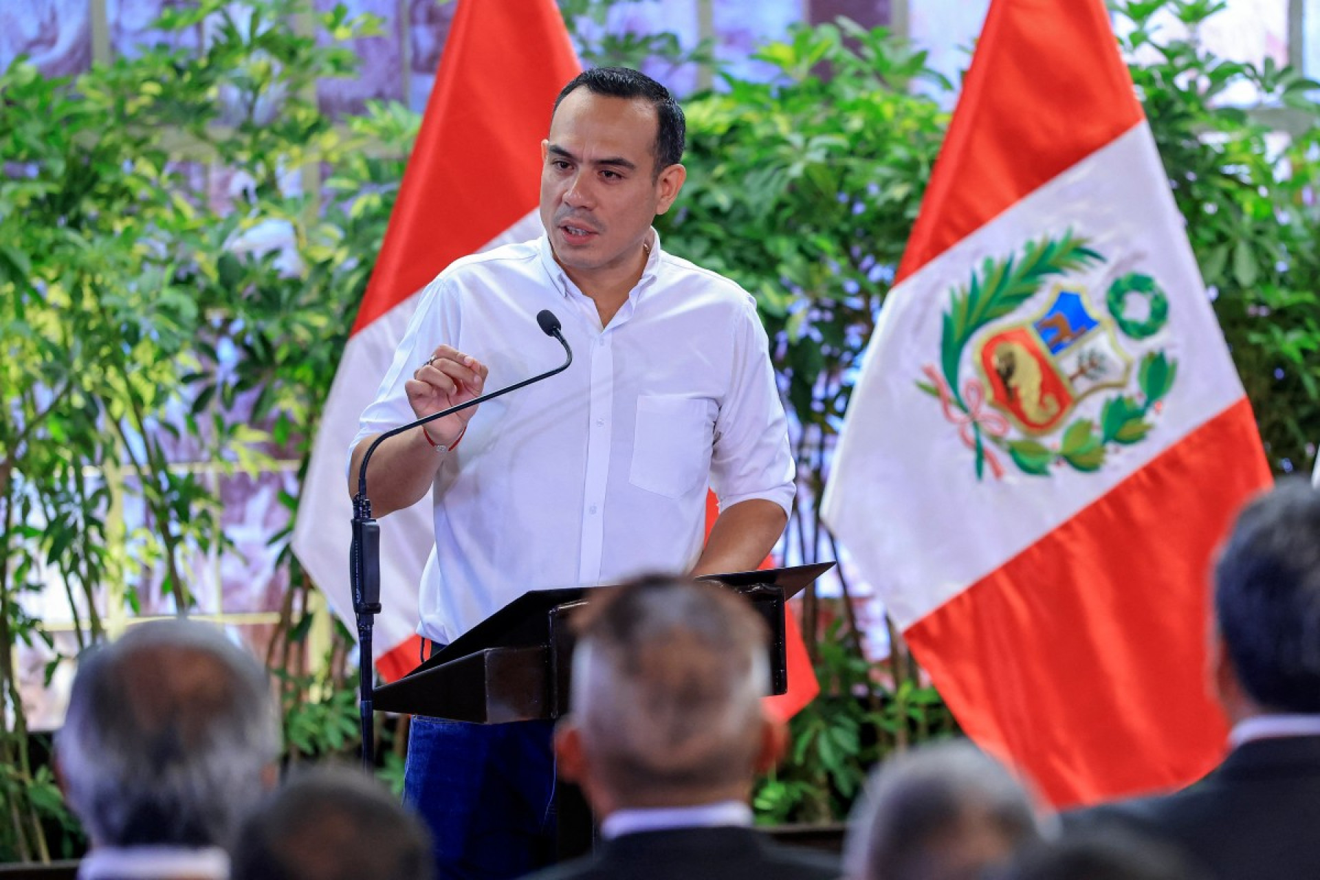 Peru: Congresso remove presidente interino José Jerí em meio a acusações de corrupção