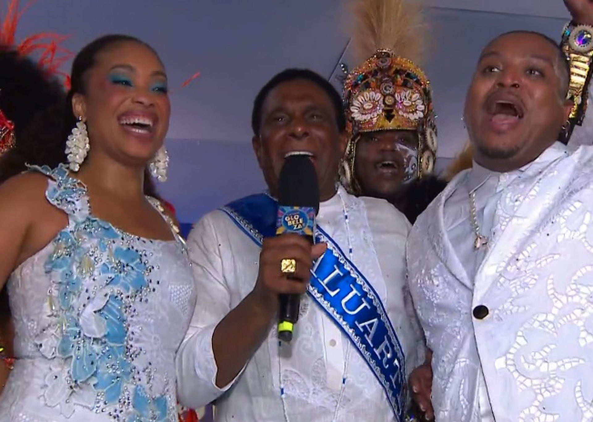 Neguinho da Beija-Flor canta samba-enredo ao lado dos novos intérpretes da Beija-Flor - Reprodução de vídeo