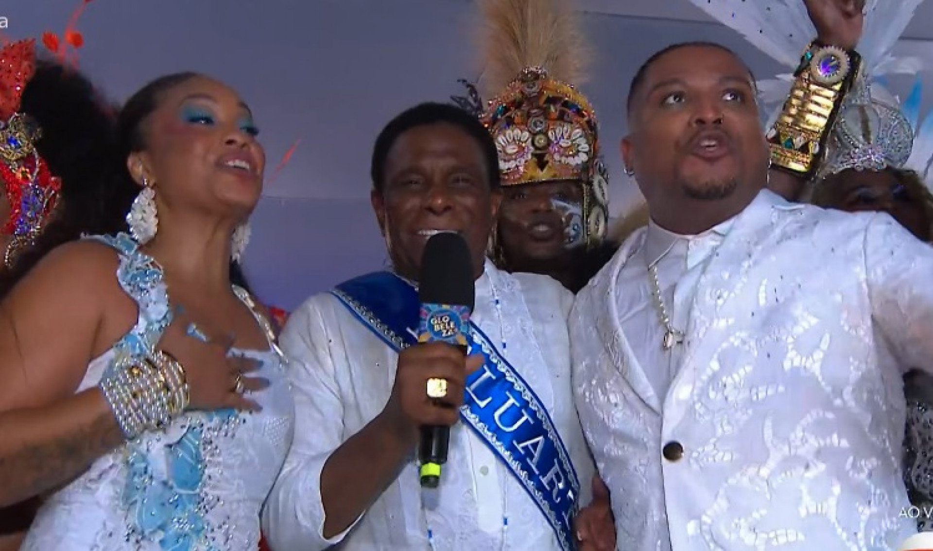 Neguinho da Beija-Flor canta samba-enredo ao lado dos novos intérpretes da Beija-Flor - Reprodução de vídeo