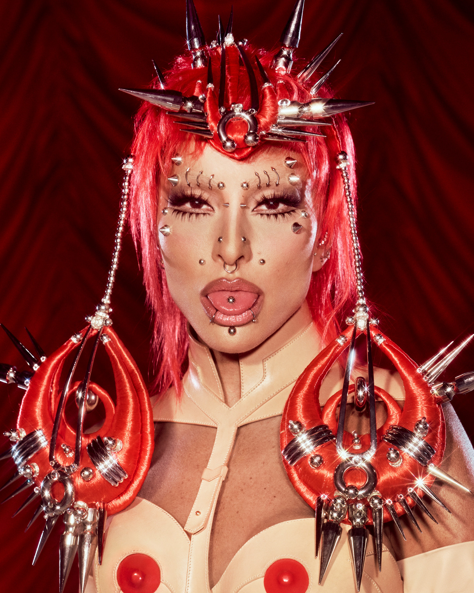 Sabrina Sato marcou presença no segundo dia de desfiles do Grupo Especial  - Divulgação