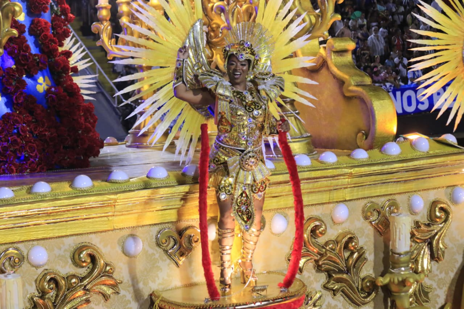 Nino do Milênio e Jéssica Martín estrearam como intérpretes, substituindo Neguinho da Beija-Flor - Carlos Elias/Agência O Dia