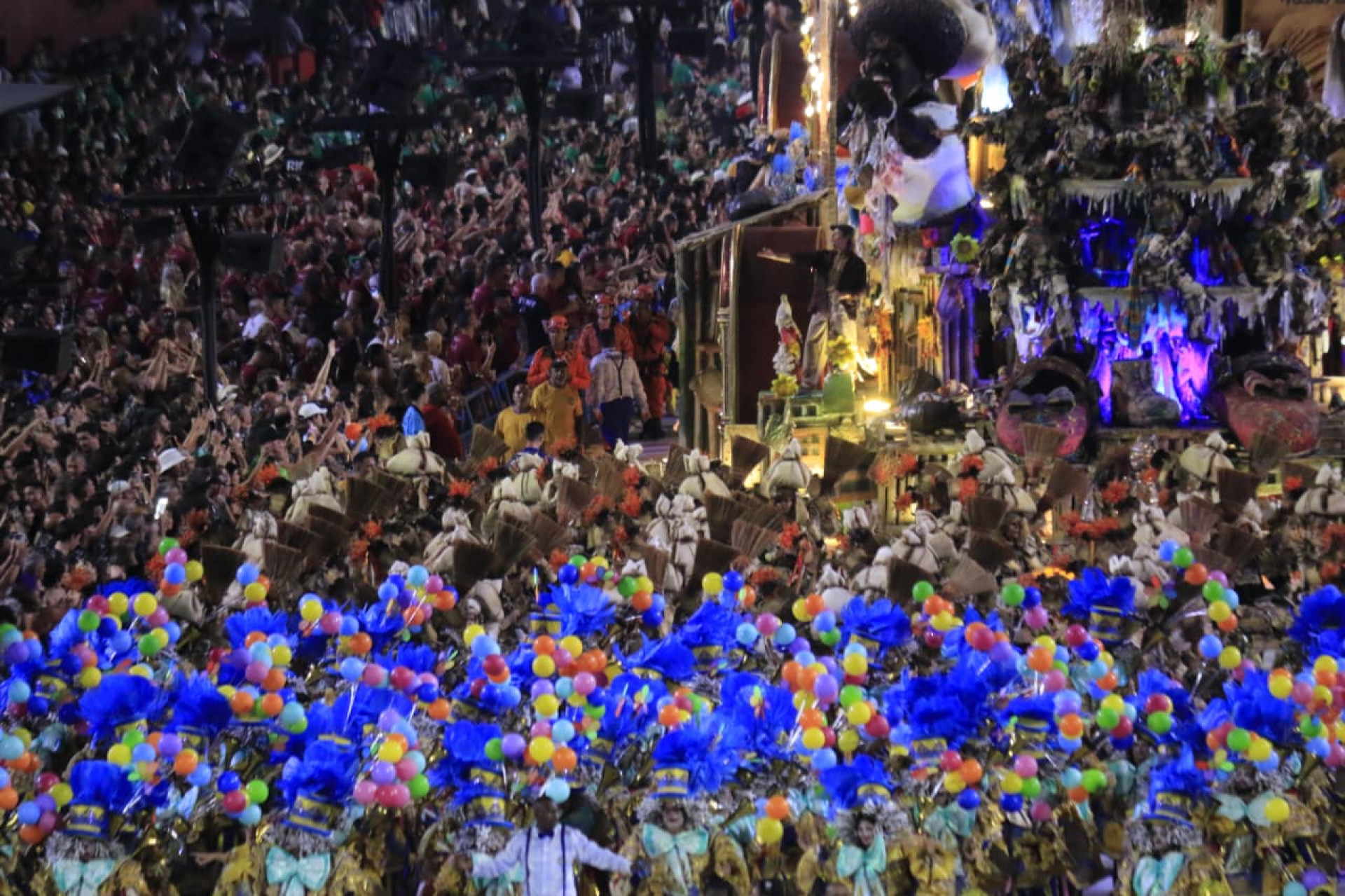 Tijuca encerrou o segundo dia de desfiles do Grupo Especial - Carlos Elias/Agência O Dia