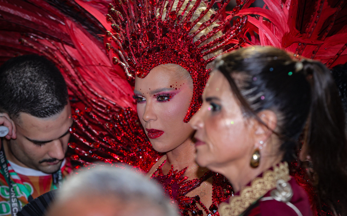 Virginia Fonseca antes de desfile na Marquês de Sapucaí