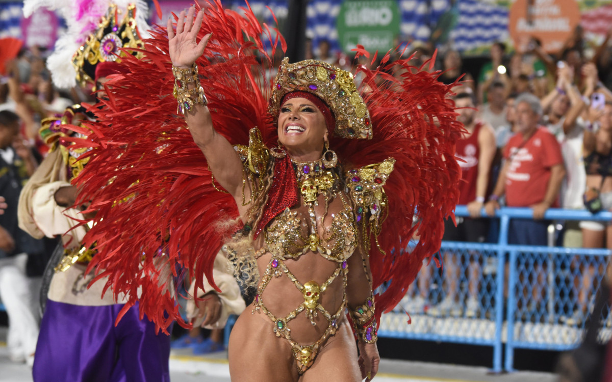 Viviane Araujo surge deslumbrante no desfile do Salgueiro 