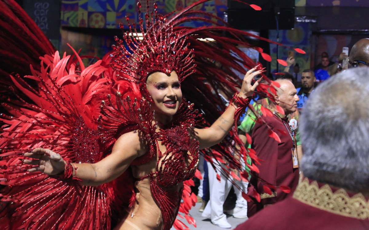 Rainha de bateria da Grande Rio, Virginia Fonseca