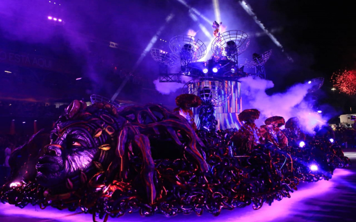 Grande Rio trouxe para a Sapucaí um enredo sobre o \