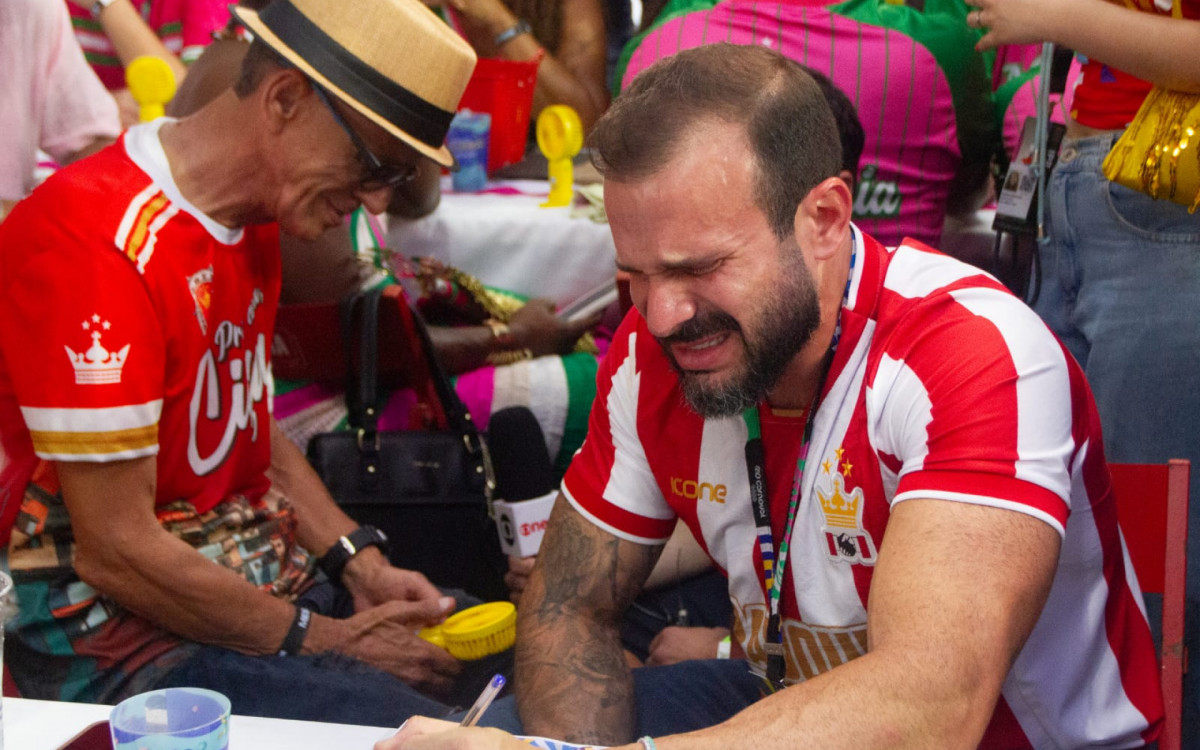 Macelinho Calil se emociona com o título de campeã da Viradouro