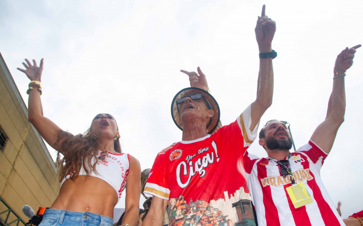 Juliana Paes, Mestre Ciça e Marcelinho Calil vibram com o título da Viradouro