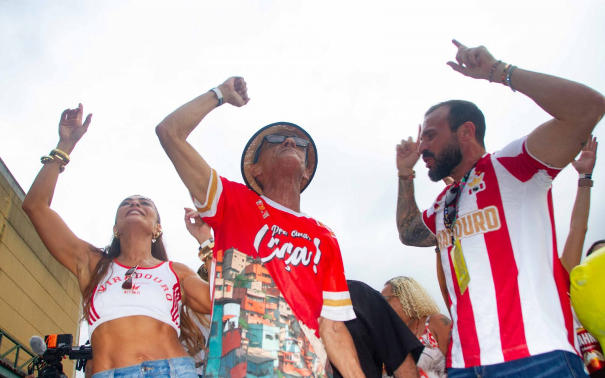 Juliana Paes, Mestre Ciça e Marcelinho Calil vibram com o título da Viradouro