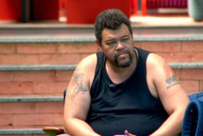 BBB 26: Babu Santana reclama de Milena: 'Uma coisa é ser solicita, outra é ser invasiva'