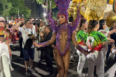 Brunna Gonçalves, Xamã, e outros famosos desfilam pela Grande Rio