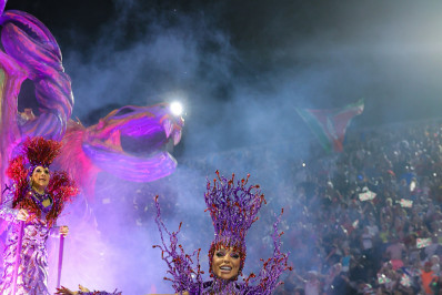 Veja as famosas que desfilaram na Grande Rio