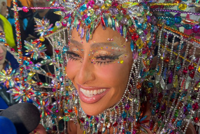 Sabrina Sato esbanja simpatia e chama atenção para desfile da Vila Isabel: 'Tudo para ser favorita'