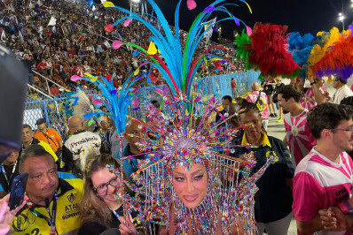 Vila Isabel levanta Sapucaí com desfile impecável e irá brigar por titulo do Carnaval