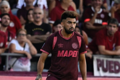 Meia do Lanús demonstra confiança e faz alerta ao Flamengo: 'Eles precisam ter cuidado'