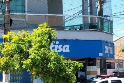 Caixa eletrônico é encontrado arrombado em financeira no Parque Burle, em Cabo Frio