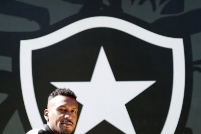 Edenilson é regularizado no BID e já pode estrear pelo Botafogo