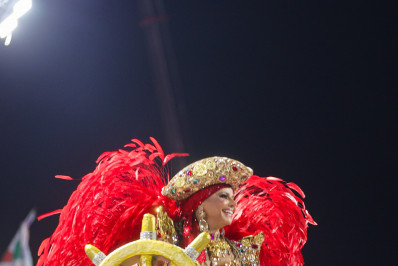 Viviane Araujo fala sobre como concilia cargo de rainha de bateria com gravações de novela