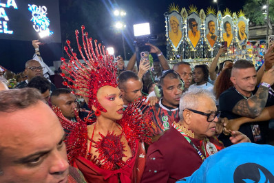 Vídeo! Virginia Fonseca estreia na Grande Rio e admite: ‘Ainda não consegui entender o meu tamanho’