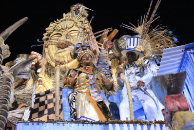 Unidos de Vila Isabel faz desfile grandioso na Sapucaí