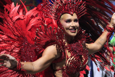 Rainhas de bateria surgem deslumbrantes no último dia do Grupo Especial