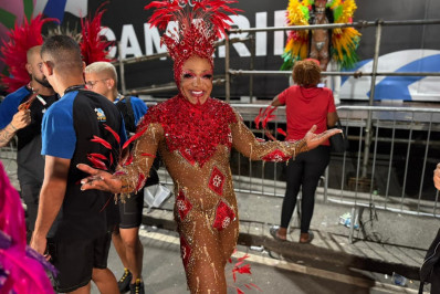 Carlinhos Salgueiro revela que fantasia de Virginia foi mais pesada que o esperado