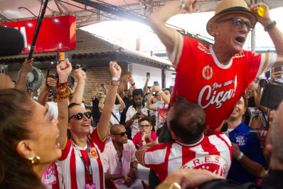 Festa e emoção! Veja fotos da consagração da Viradouro como campeã 