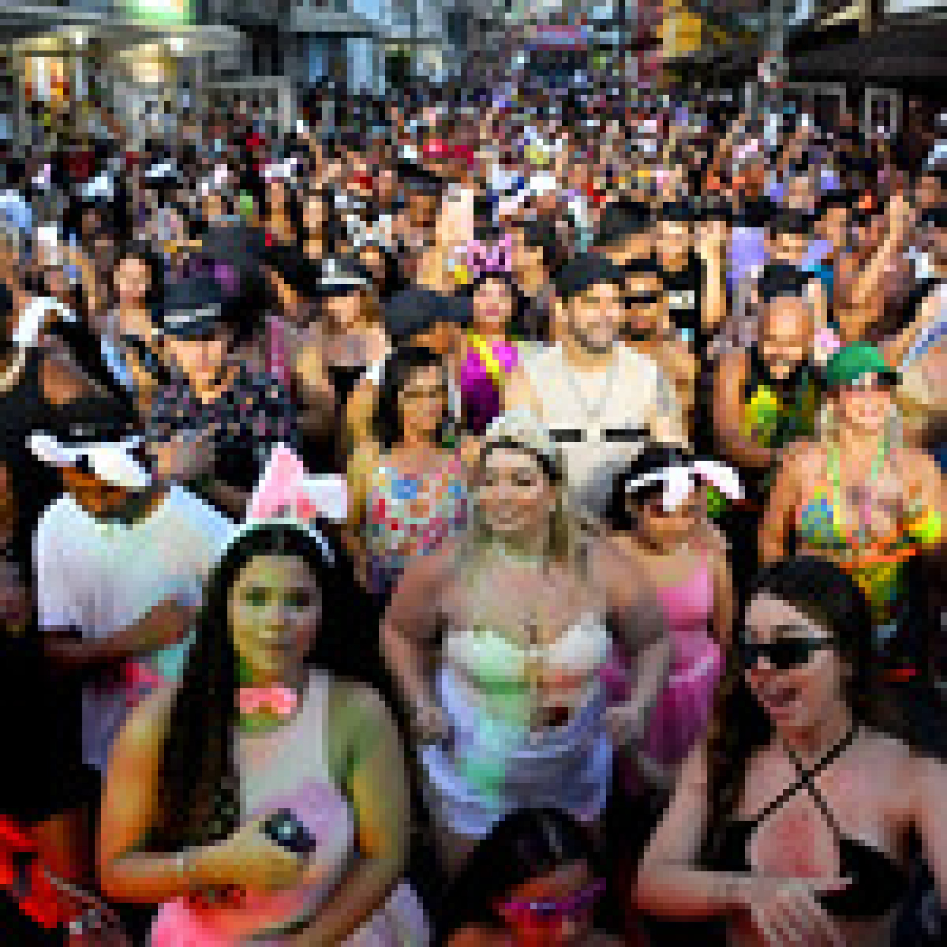 Um mar de gente invade a rua principal do bairro Camorim - Divulga&ccedil;&atilde;o/PMAR