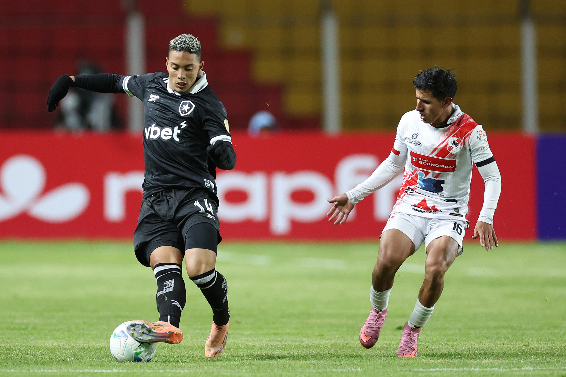 Barrera em a&ccedil;&atilde;o na partida entre Nacional Potos&iacute;-BOL e Botafogo, pela Libertadores - V&iacute;tor Silva/Botafogo