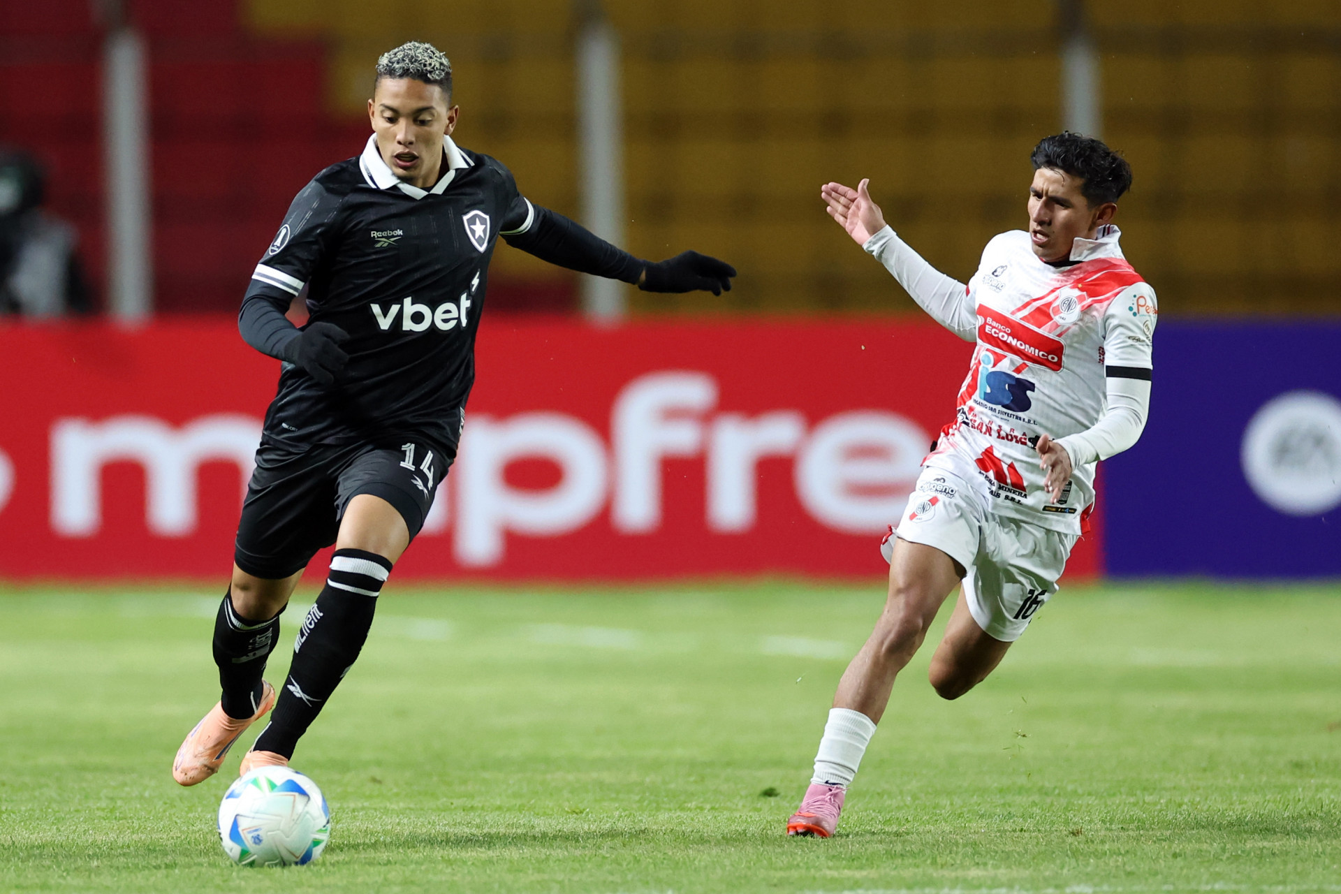Barrera em a&ccedil;&atilde;o na partida entre Nacional Potos&iacute;-BOL e Botafogo, pela Libertadores - V&iacute;tor Silva/Botafogo