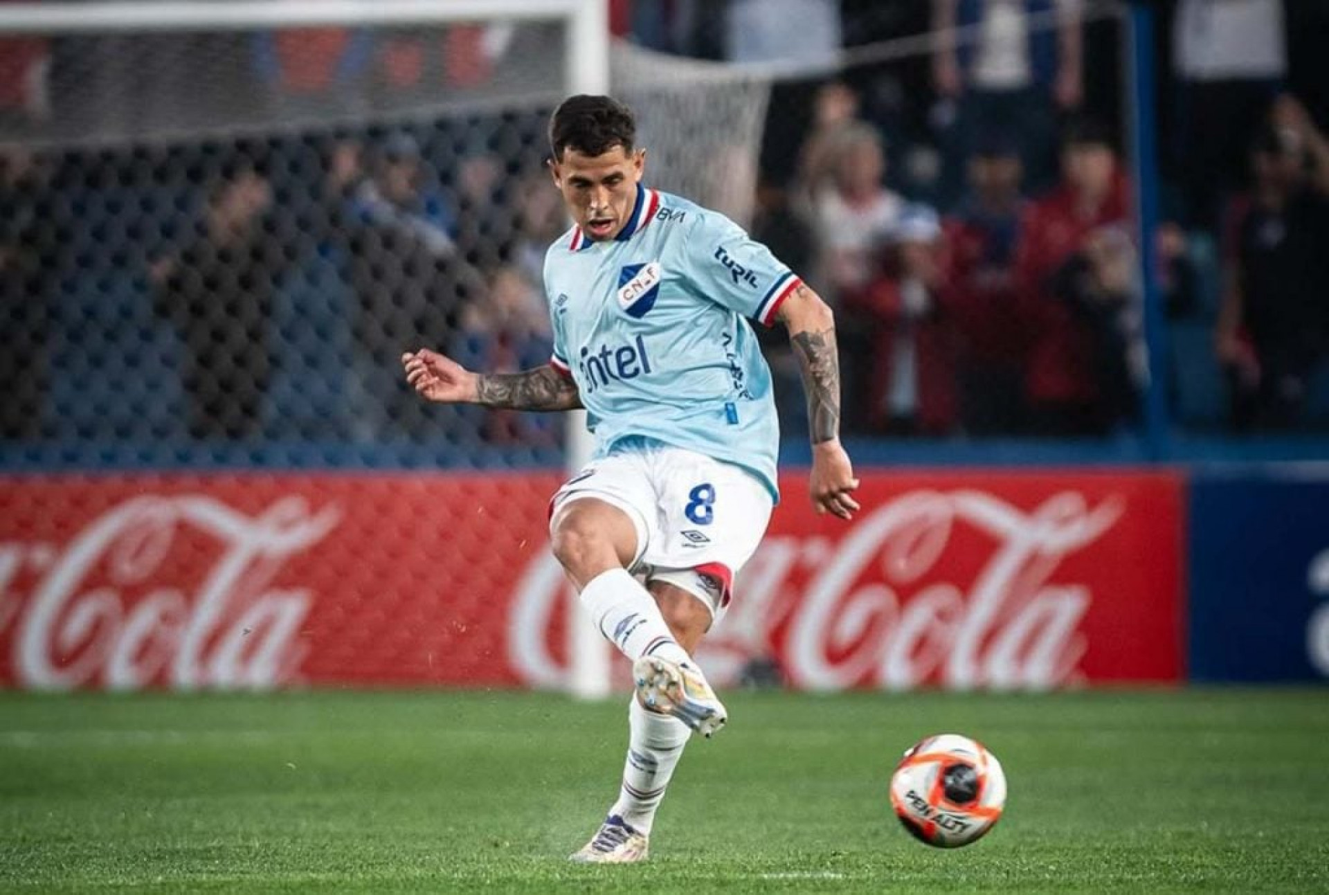 Refor&ccedil;o treina no CT e Santos aguarda documenta&ccedil;&atilde;o para confirmar contrata&ccedil;&atilde;o