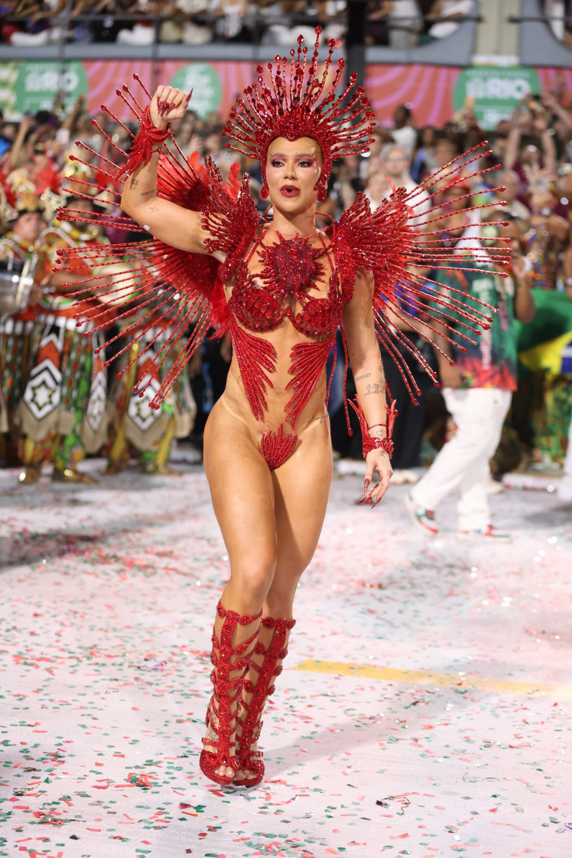 Virginia Fonseca finalizou desfile sem adereço da fantasia  - Daniel Pinheiro/BrazilNews