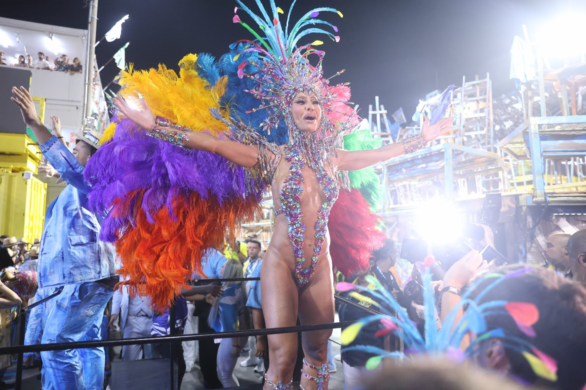 Sabrina Sato esbanja beleza no desfile da Vila Isabel - Daniel Pinheiro /Brazil News