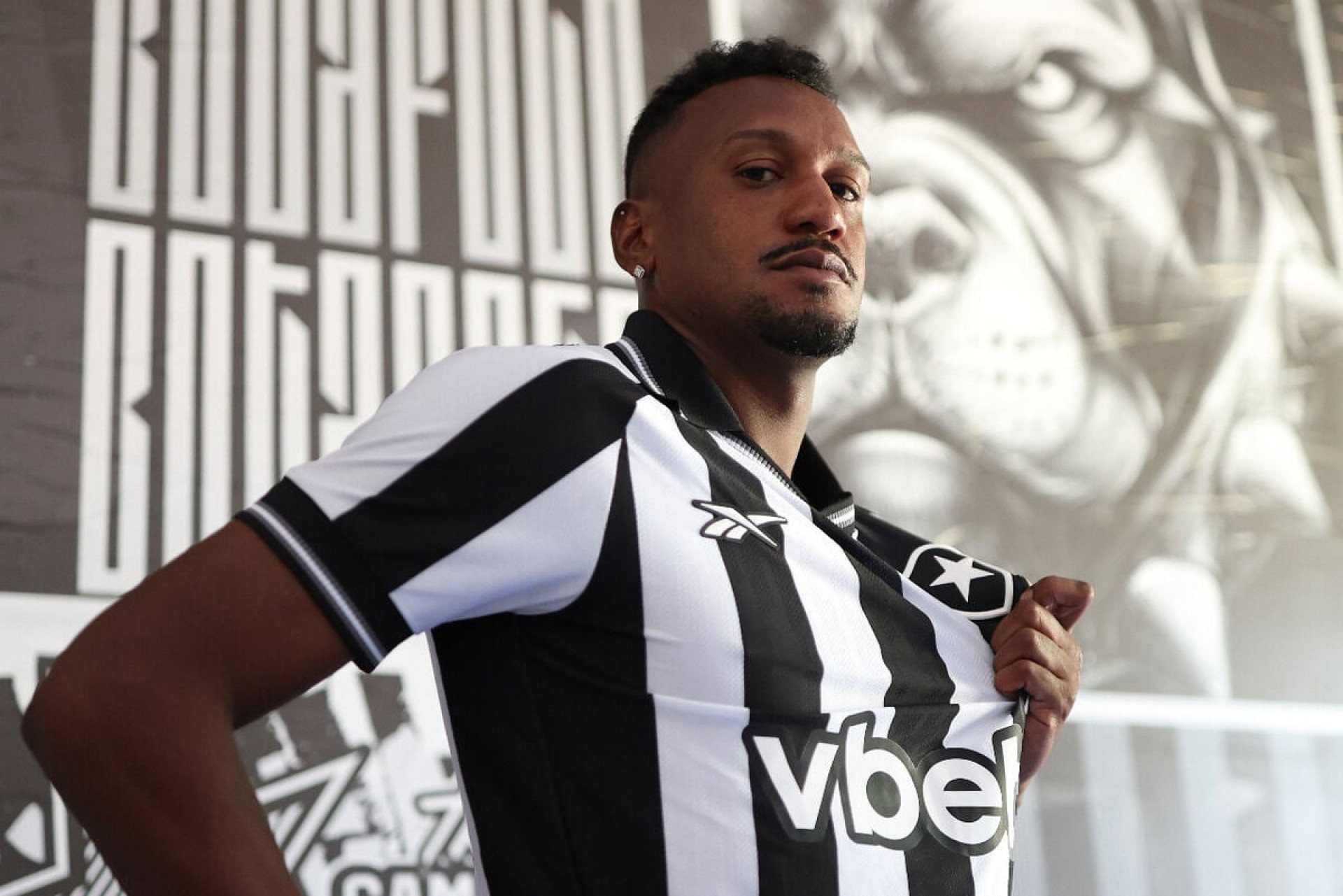 Botafogo anuncia Eden&iacute;lson, novo refor&ccedil;o para 2026